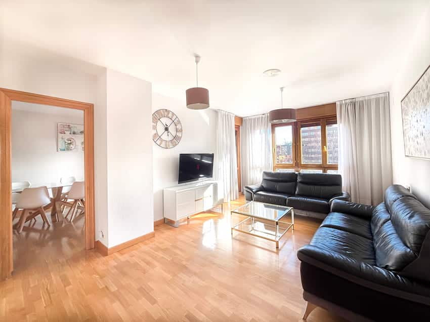 Alojamiento Clínica Universidad de Navarra salón del apartamento