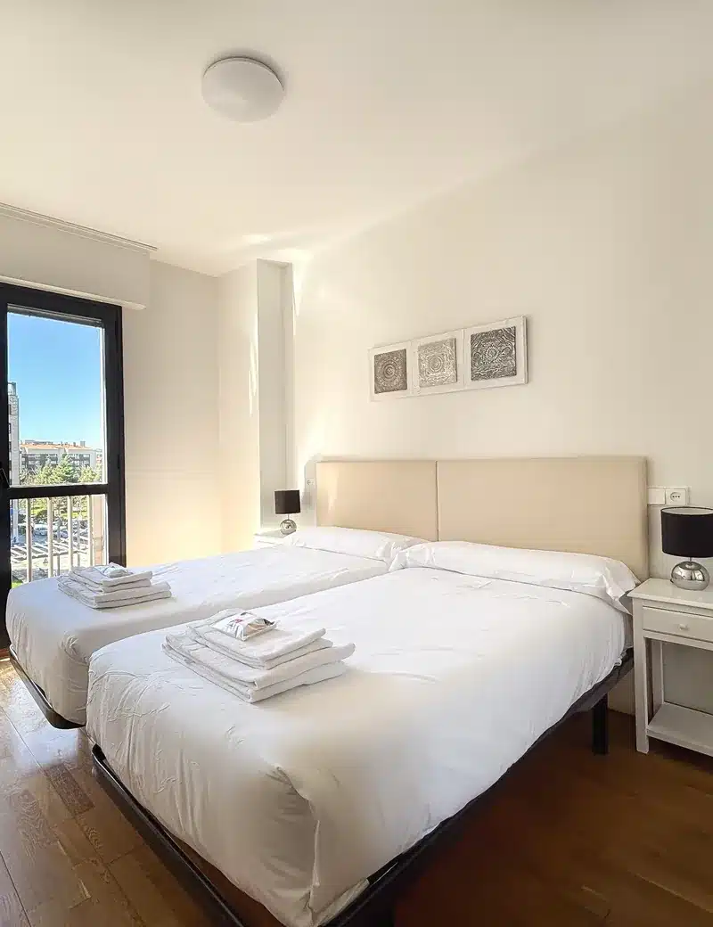 Bedroom of the 4-bedroom apartment in Pamplona