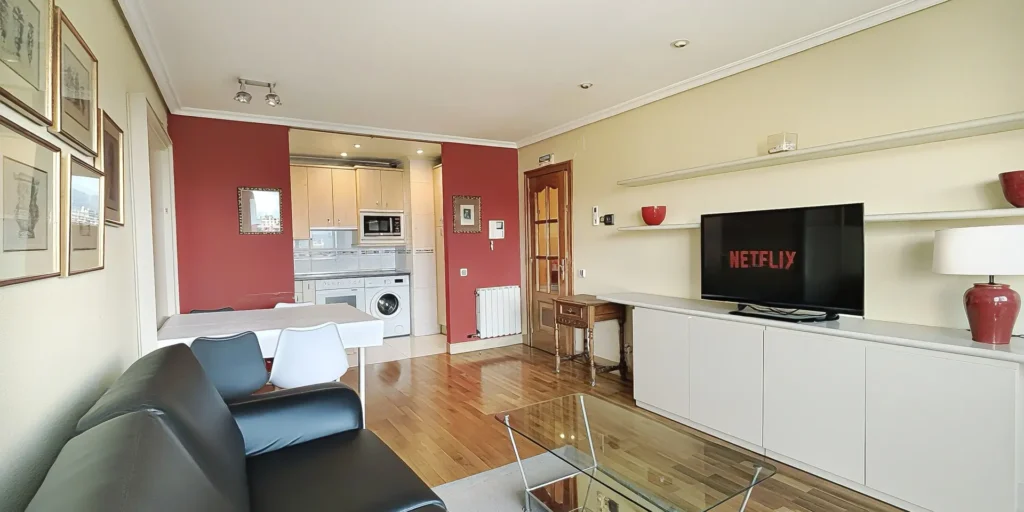 Apartamento de 1 dormitorio en Pamplona: salón con cocina abierta