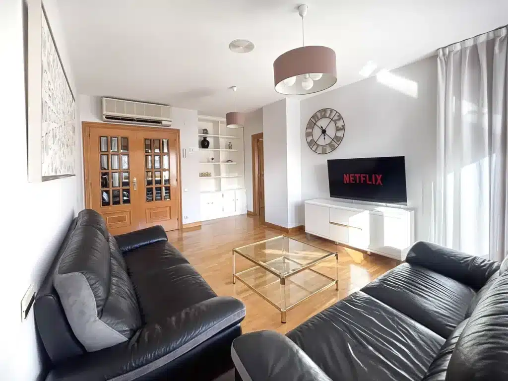 Living room with sofas in an apartment for teams in Pamplona