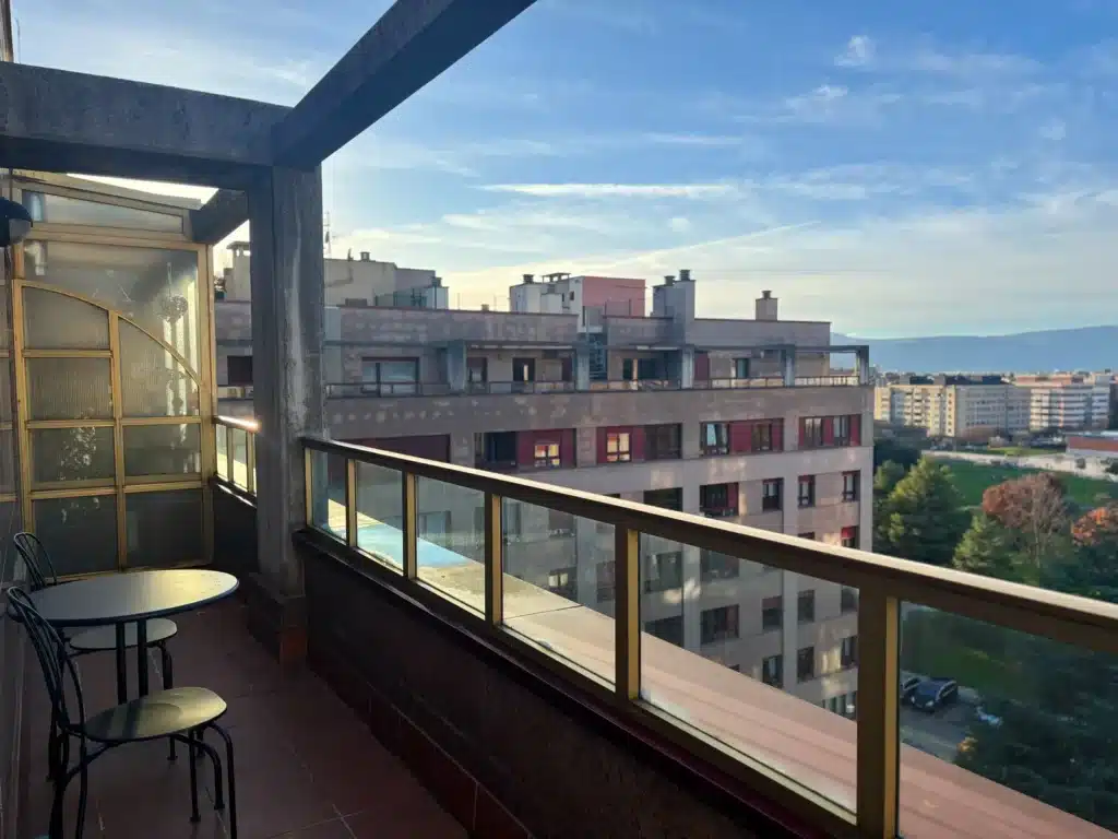 Terrace with views in a 1-bedroom apartment in Pamplona